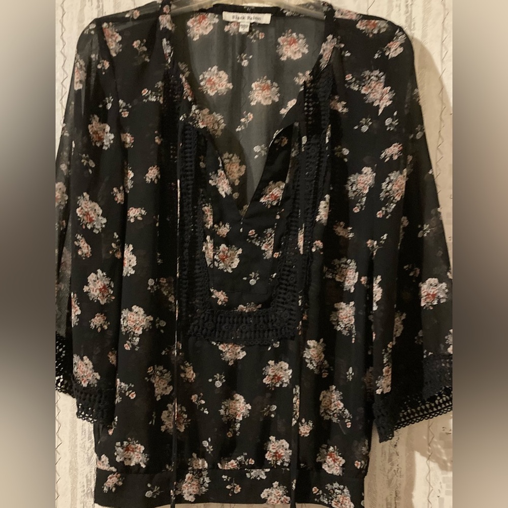 Ladies Size Small Black Rainn Blouse